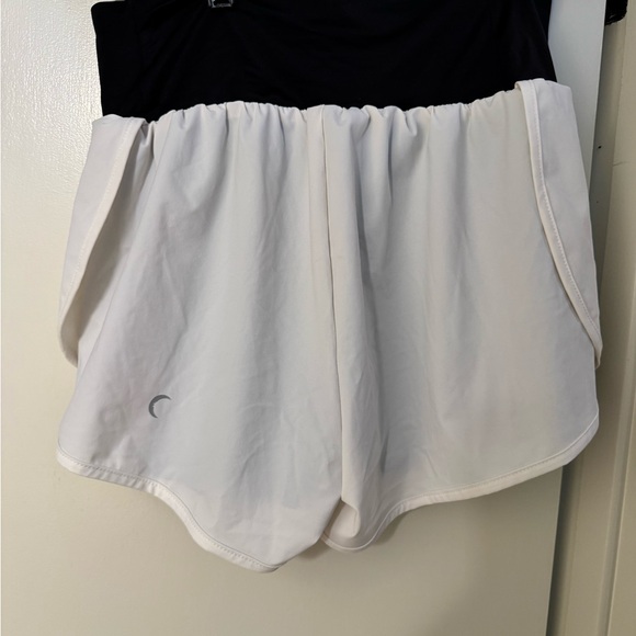 ZYIA Black and White Women's Skorts - Picture 3 of 4